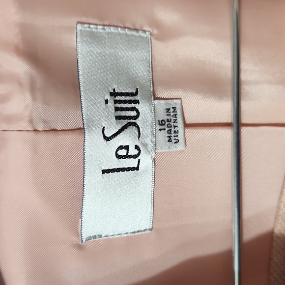 Le Suit Pink Blazer and Skirt - Picture 3 of 4